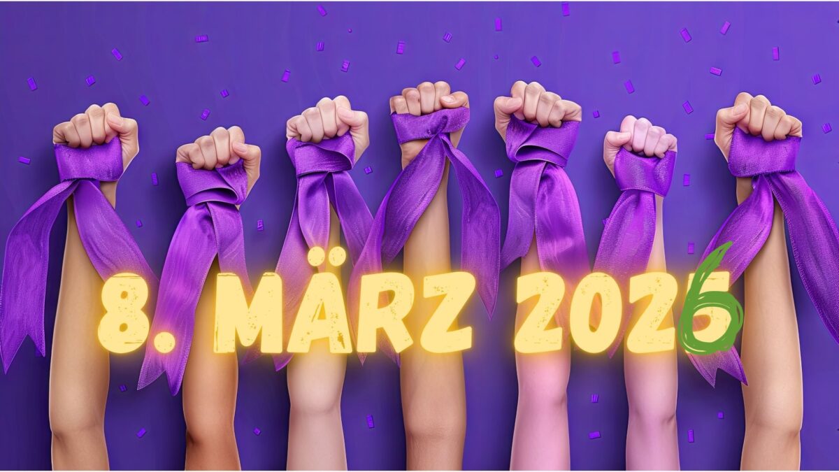 7 Frauenhände zu Fäusten geballt, mit lilafarbener Schleife um die Handgelenke in gelber Schrift vor lialfarbenem Hintergrund: 8. März 2025. Die Zahl 5 ist handschriftlich durch die Zahl 6 (in grüner Schrift) ersetzt worden (KI-generiert)